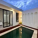 New Elegant Seminyak Queen Villa Bali